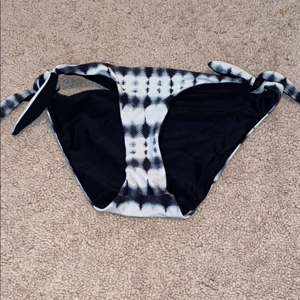 Reversible bikini bottom